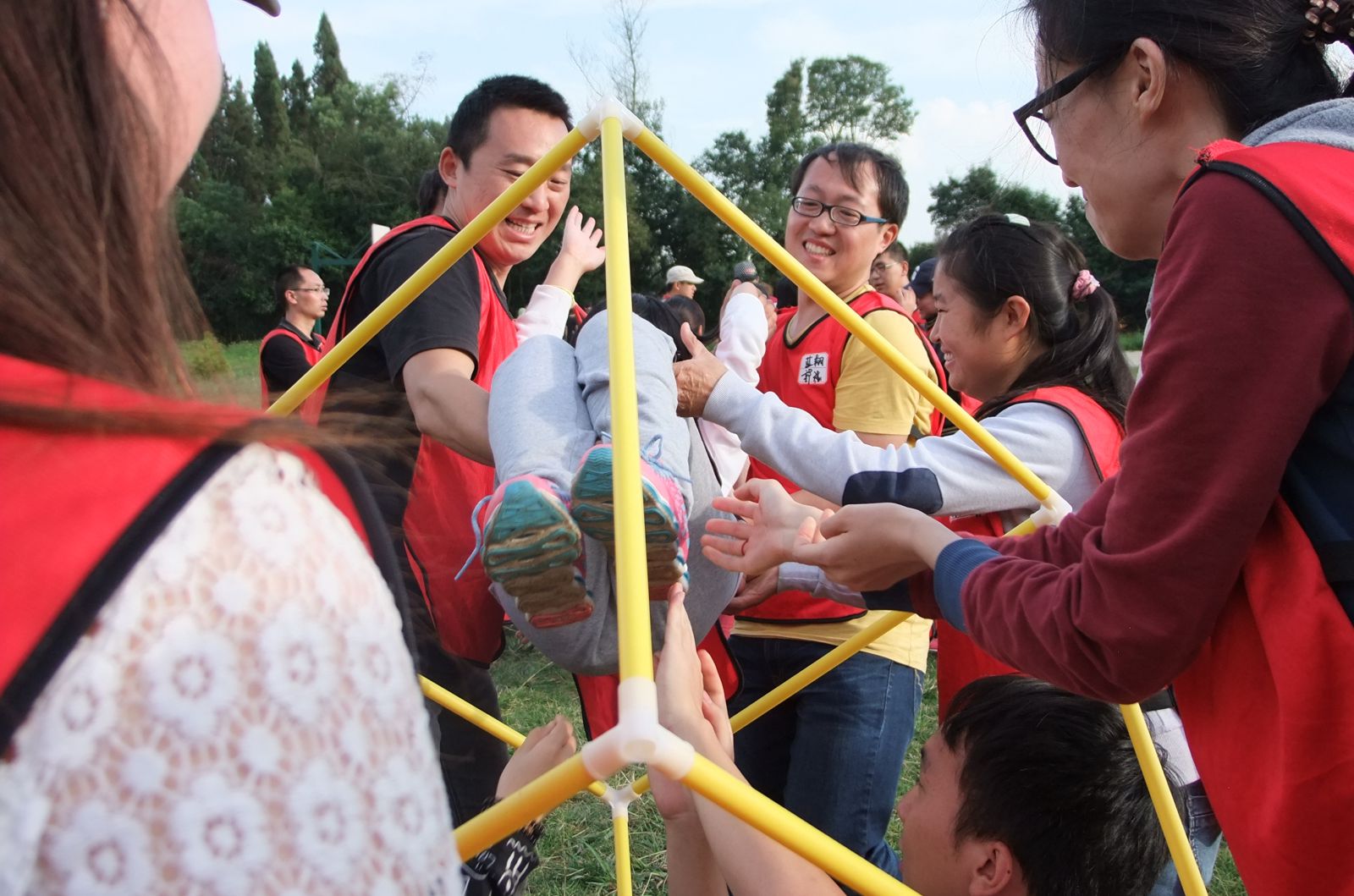 提升團(tuán)隊(duì)凝聚力，來一場量身定制的團(tuán)建拓展活動(dòng)！